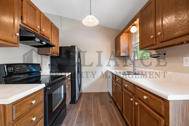 Building Photo - 2014 N Pine Grove St
