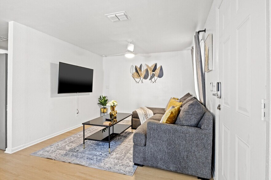 Building Photo - 3721 E Clifton St