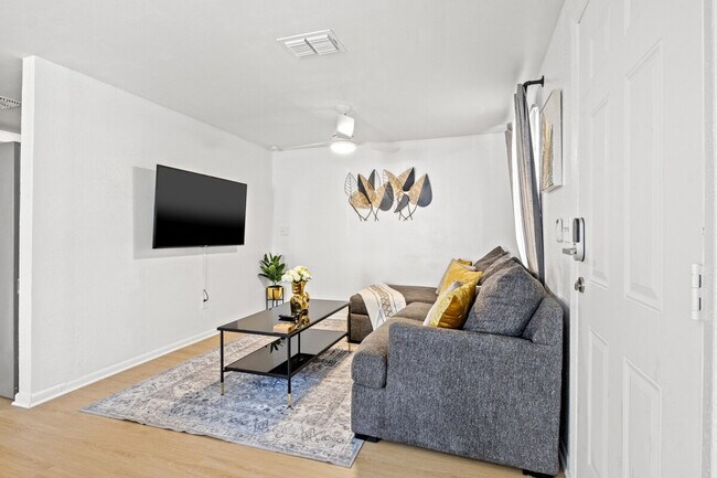 Building Photo - 3721 E Clifton St