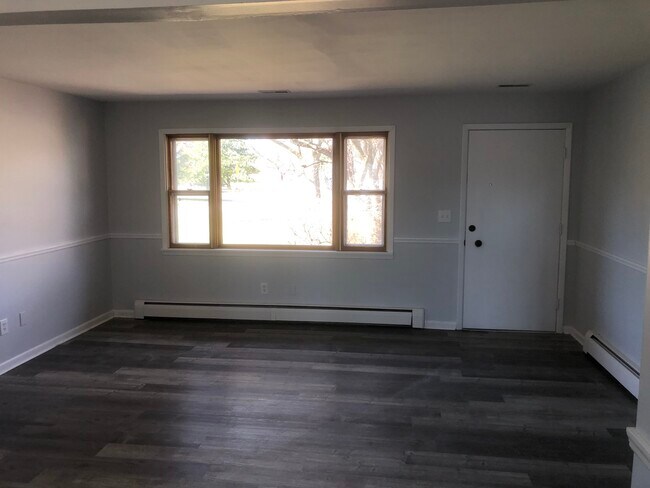 Building Photo - 235 Woodlawn Dr