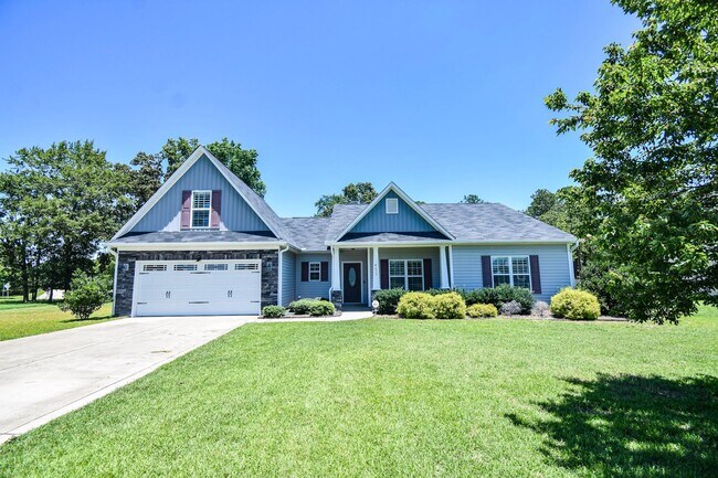 Building Photo - 4 Bedroom 2 Bathroom- Small Pets Considered