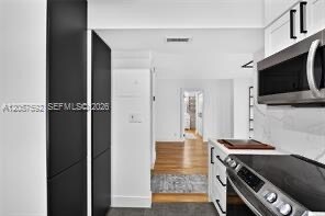 Building Photo - 3301 N Country Club Dr