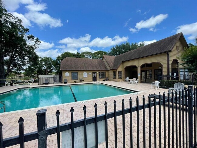 Building Photo - 420 Forestway Cir