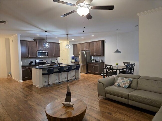 Building Photo - 5531 Garens Way
