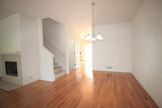 Building Photo - 365 Bradbury Ln