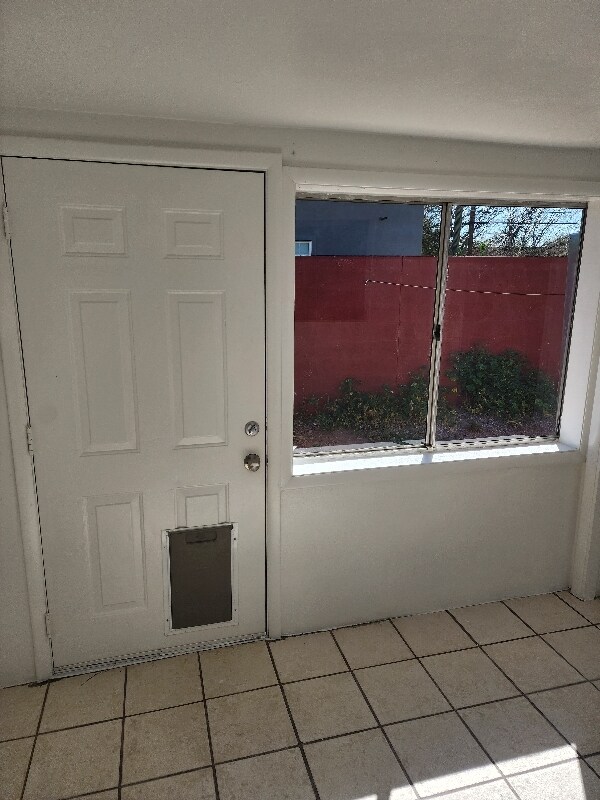 Building Photo - 2136 N Madelyn Ave