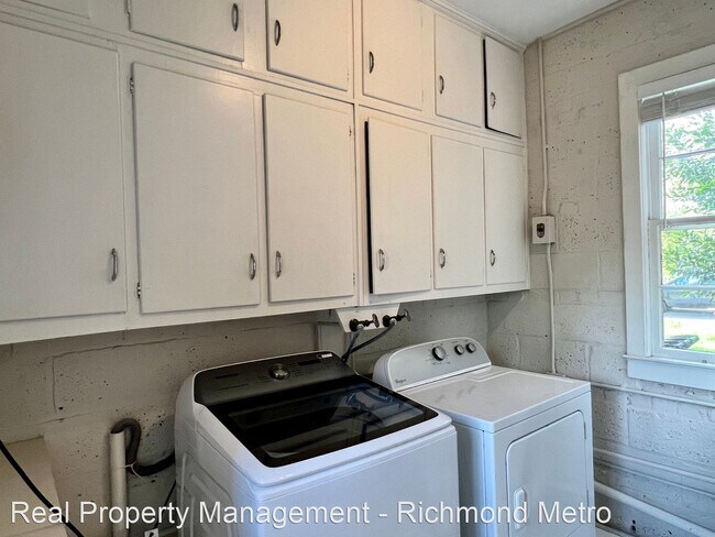 Building Photo - 3 br, 1.5 bath House - 6202 Dustin Drive