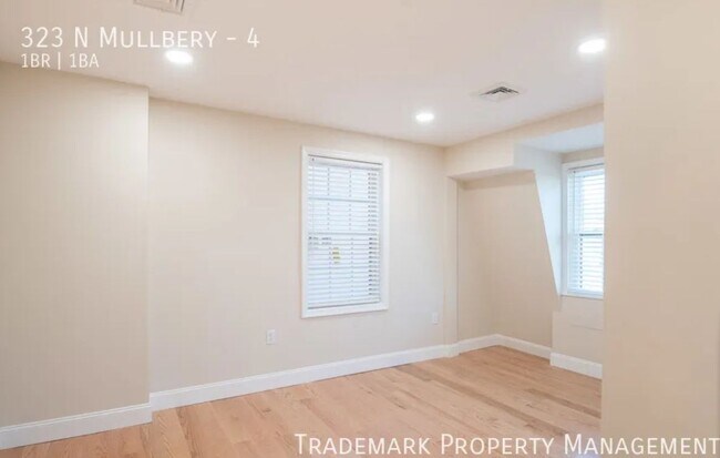 Building Photo - 323 N Mulberry St