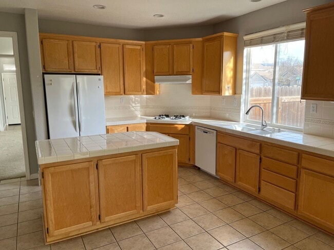 Building Photo - Beautiful Large Home in Wildhorse