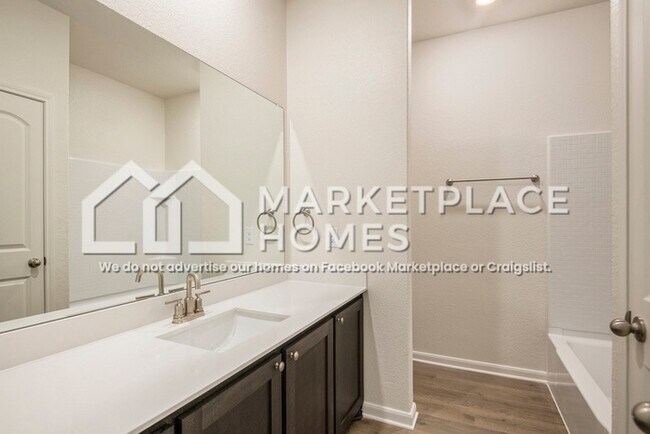 Building Photo - 10925 Gray Mare Dr