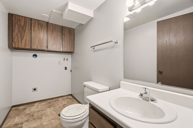 Building Photo - 2705 N Robie Ct