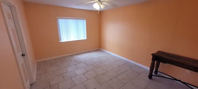 Building Photo - 1150 Carmel Cir