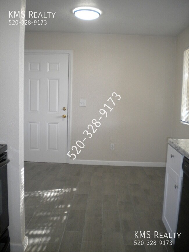 Building Photo - 3636 S Marvin Pl