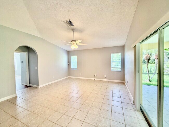 Building Photo - 5707 Silver Oak Dr
