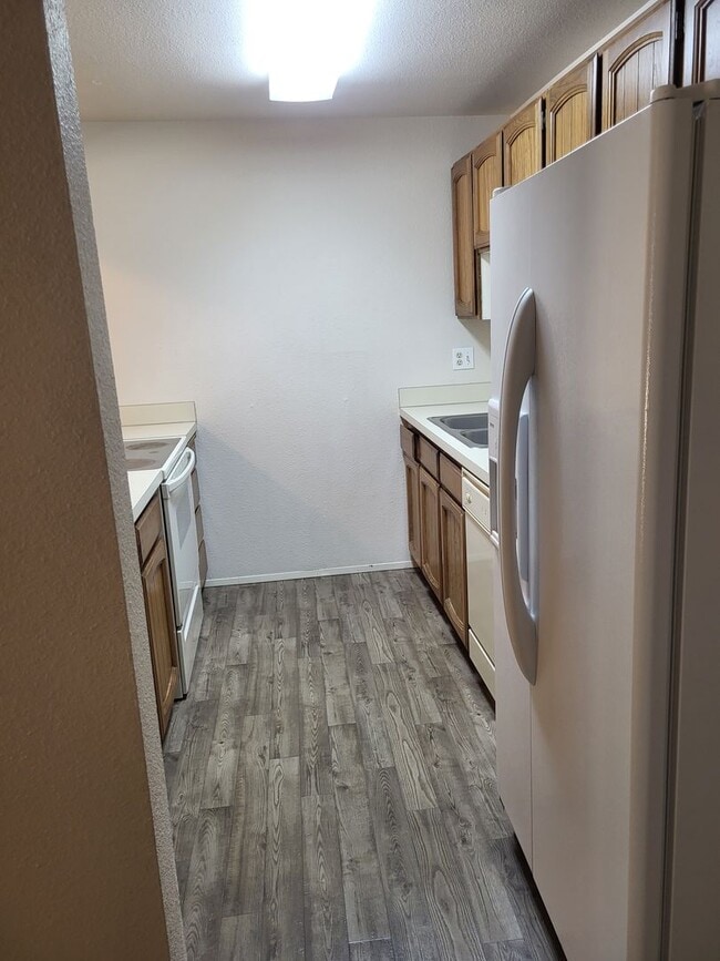 Building Photo - Bainbridge Townhouse with garage