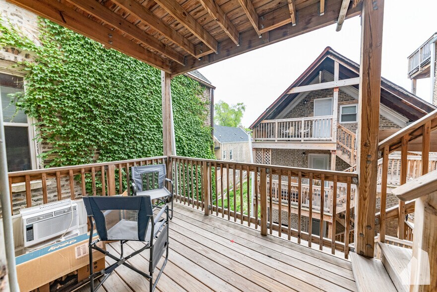 Building Photo - 2145 W Webster Ave