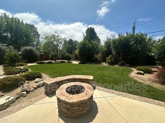 Building Photo - 1695 Berkshire Dr