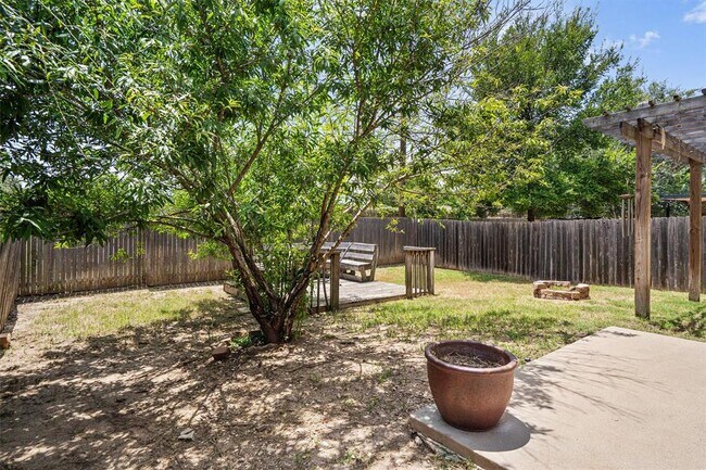 Building Photo - 7337 Menchaca Rd