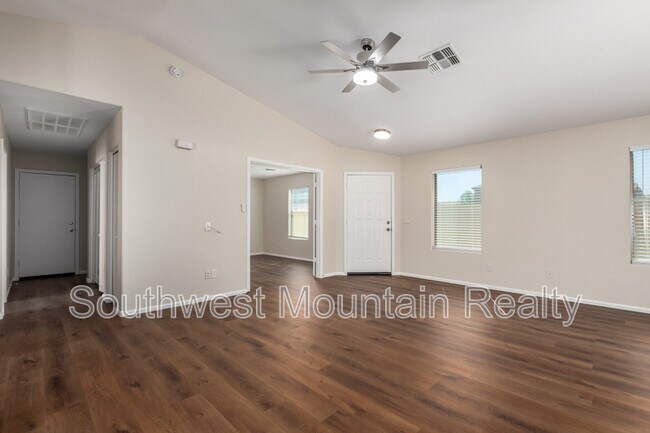 Building Photo - 4010 E Mine Shaft Rd