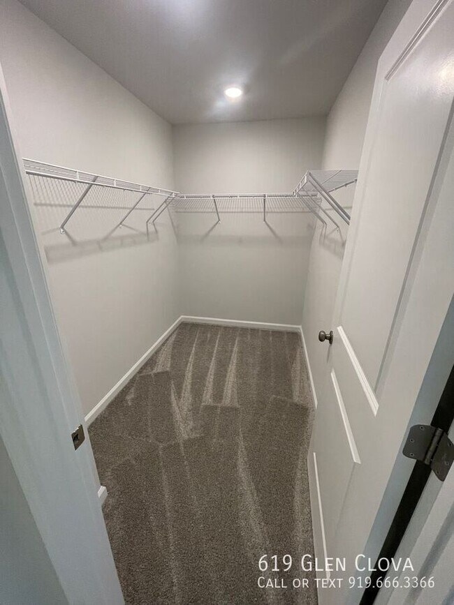 Building Photo - 619 Glen Clova Glen