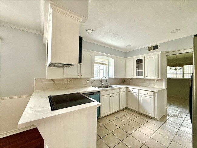 Building Photo - 5215 Cheena Dr