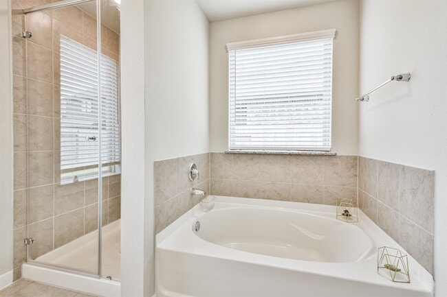 Building Photo - 15775 Cairnwell Bend Dr