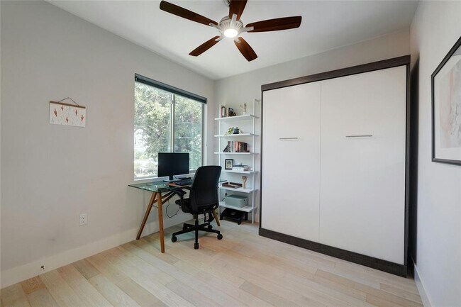 Building Photo - 2100 Rosewood Ave