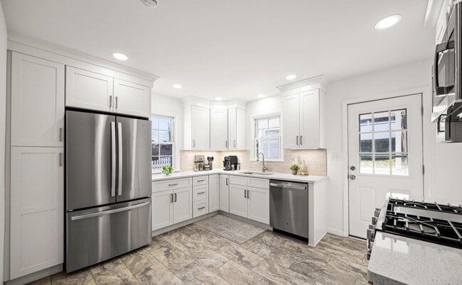 Building Photo - 228 Church St