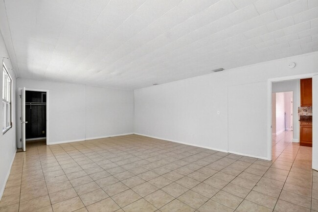 Building Photo - 775 Snead Cir