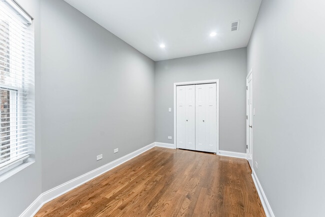 Building Photo - 4250 W Van Buren St