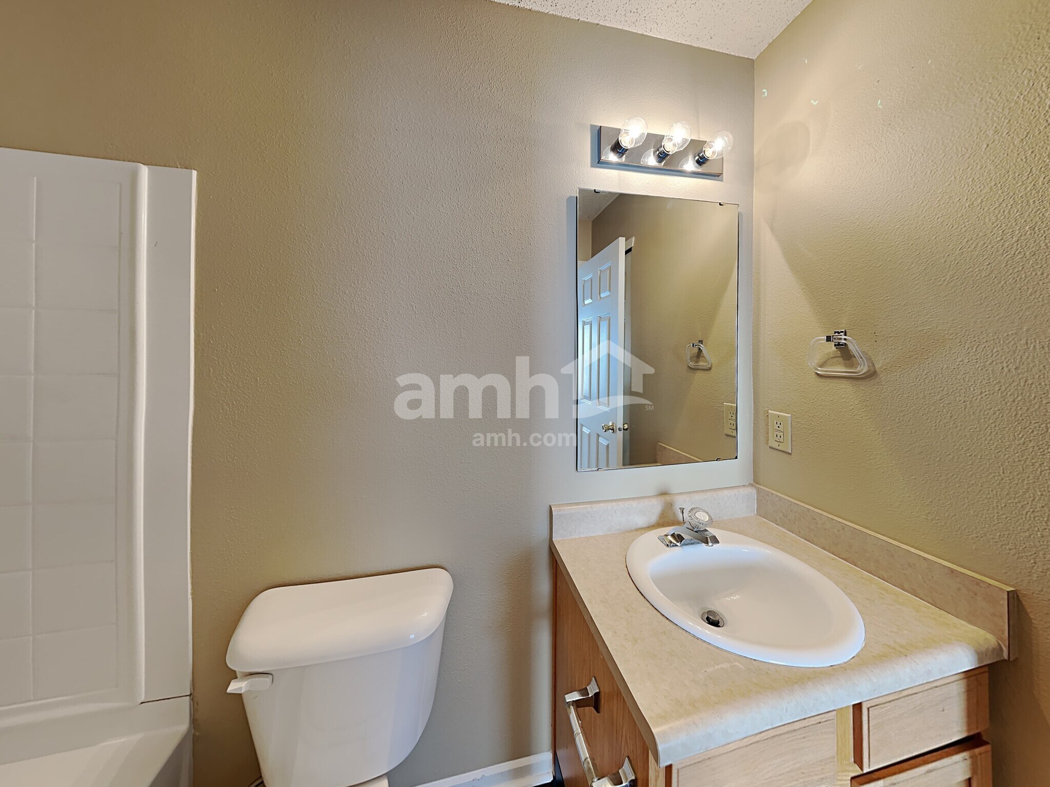 Building Photo - 6710 Waverhill Dr