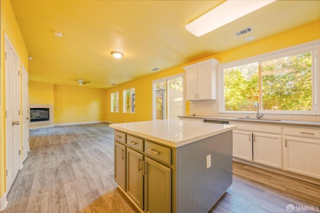 Building Photo - 5476 Summerfield Dr