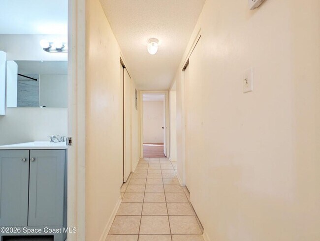 Building Photo - 190 E Olmstead Dr