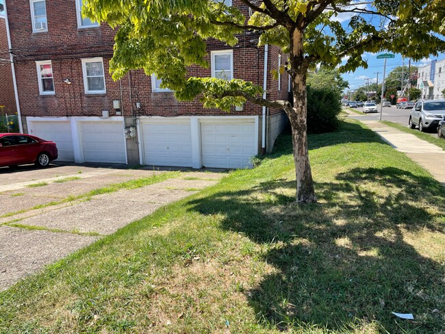 Building Photo - 601 Glenview St