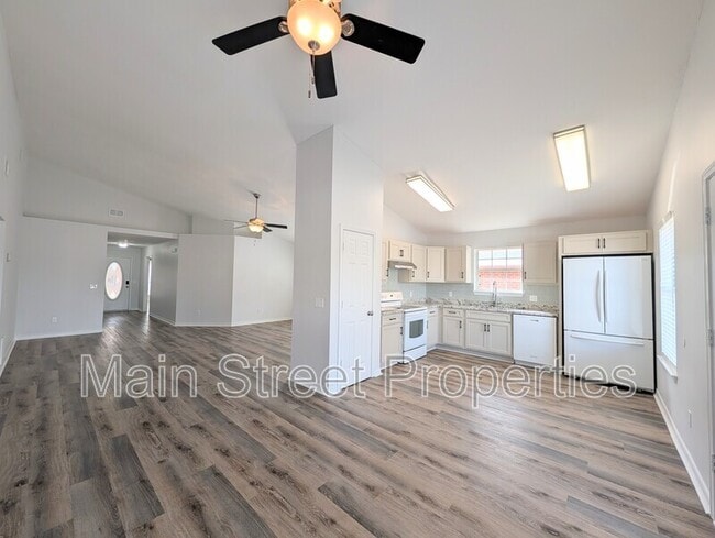 Building Photo - 28 Easton St