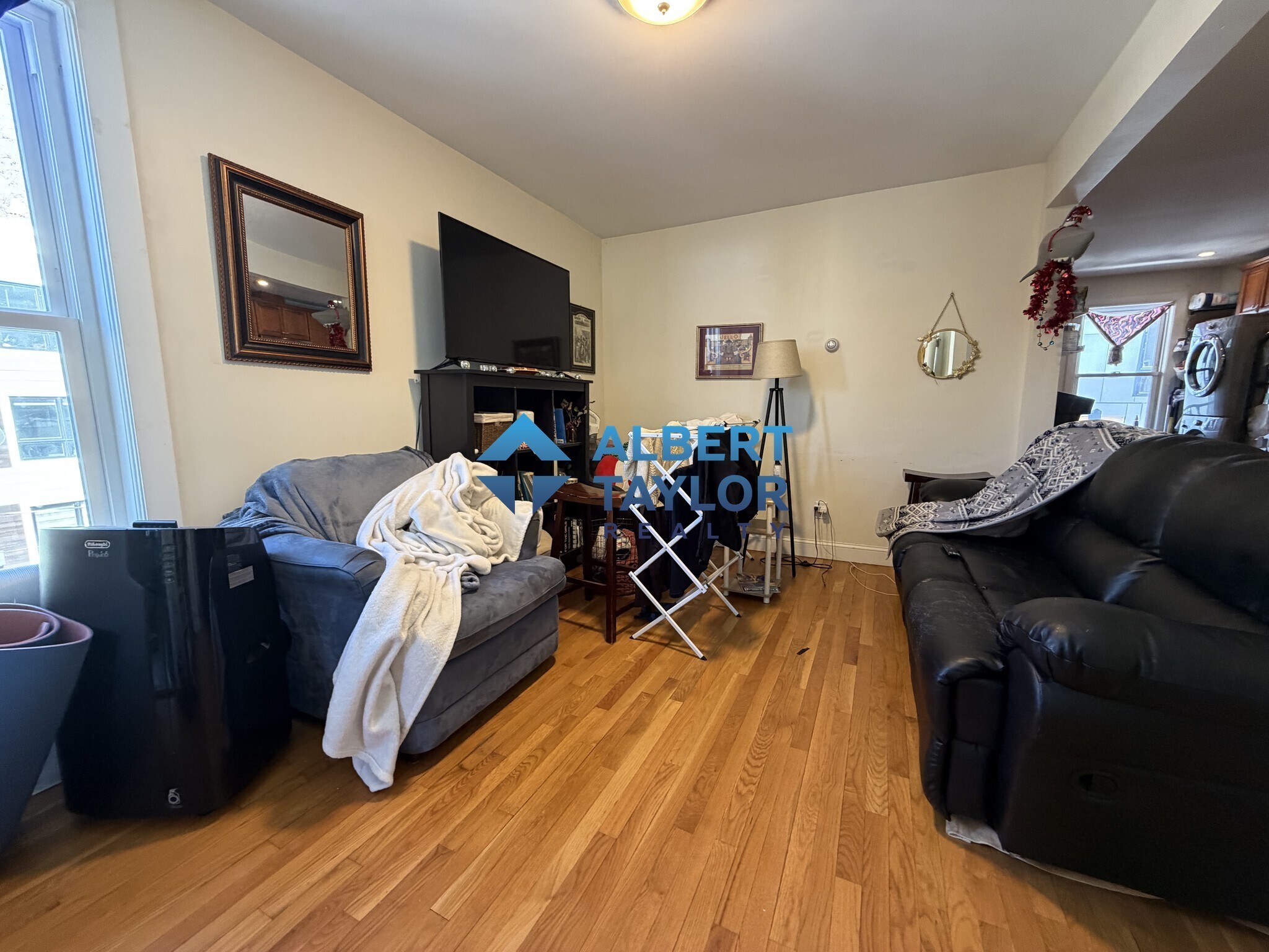 Building Photo - 11 Leverett St