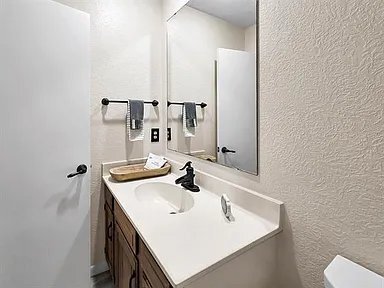Building Photo - 1084 Sunmeadow Dr