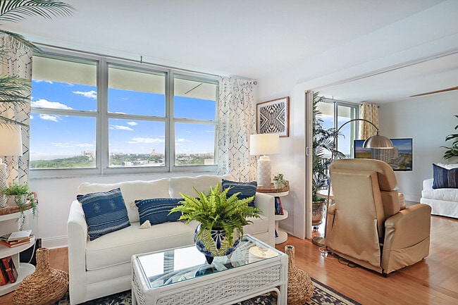 Building Photo - 2121 N Ocean Blvd