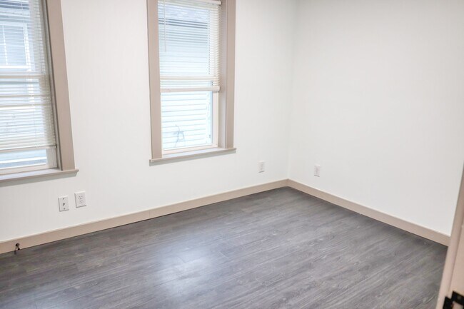 Building Photo - 1121 N Dearborn St