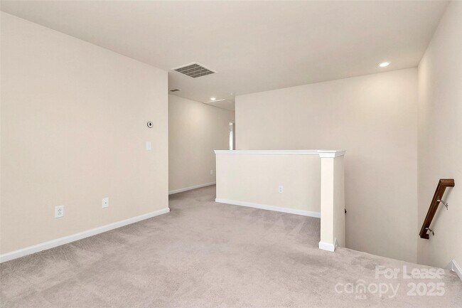 Building Photo - 16027 Harbor Hill Dr