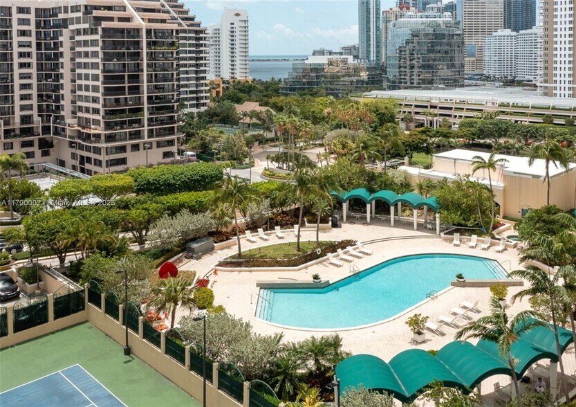 Building Photo - 888 Brickell Key Dr