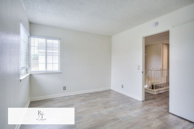 Building Photo - Freshly painted and featuring brand new 2nd-floor flooring 3 Bedrooms, 2.5 Bathroom in Baldwin Park