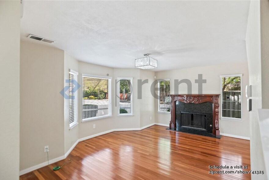 Building Photo - 35685 Terrace Dr