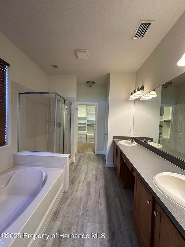 Building Photo - 14227 Wake Robin Dr