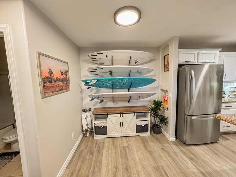 Building Photo - 5252 Balboa Arms Dr