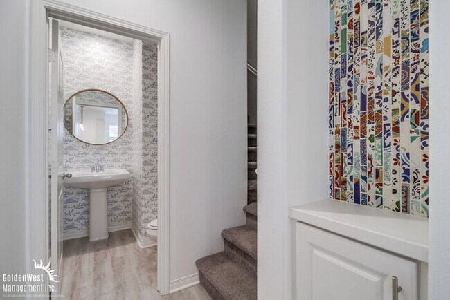 Building Photo - Stunning 3Bdm 2.5Ba Townhome in the Heart of Imperial Beach