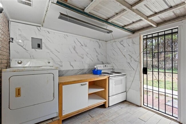 Building Photo - 1201 Shoreham Dr