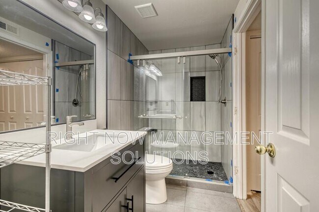 Building Photo - 3713 S Gekeler Ln