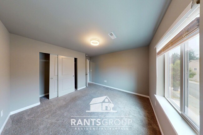 Building Photo - 694R