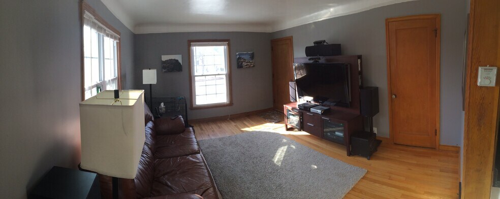 Primary Photo - 4315 Cedar Ave S